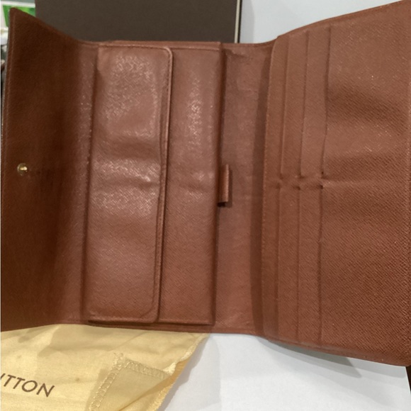 Louis Vuitton New Sarah Wallet - Picture 5 of 5